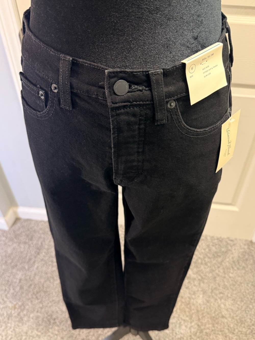 Universal Thread Women’s 80’s Slim Mid-rise Slim-Leg Jeans